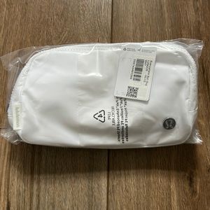 NWT Lululemon belt bag - white